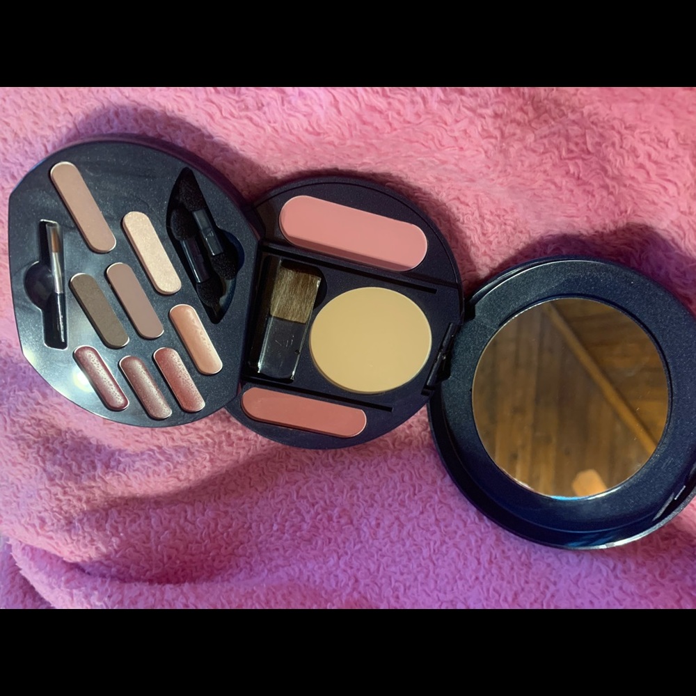 💋💄👁 Personal Makeover Kit - Pinks Roses